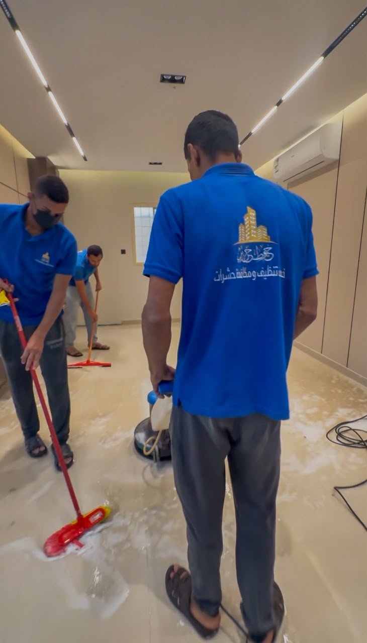 من أعمال خيوط حرير — تنظيف المنازل